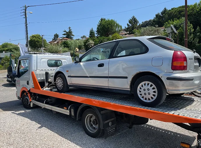 Service professionnel d'enlèvement et remorquage d'épaves automobiles à Bordeaux.